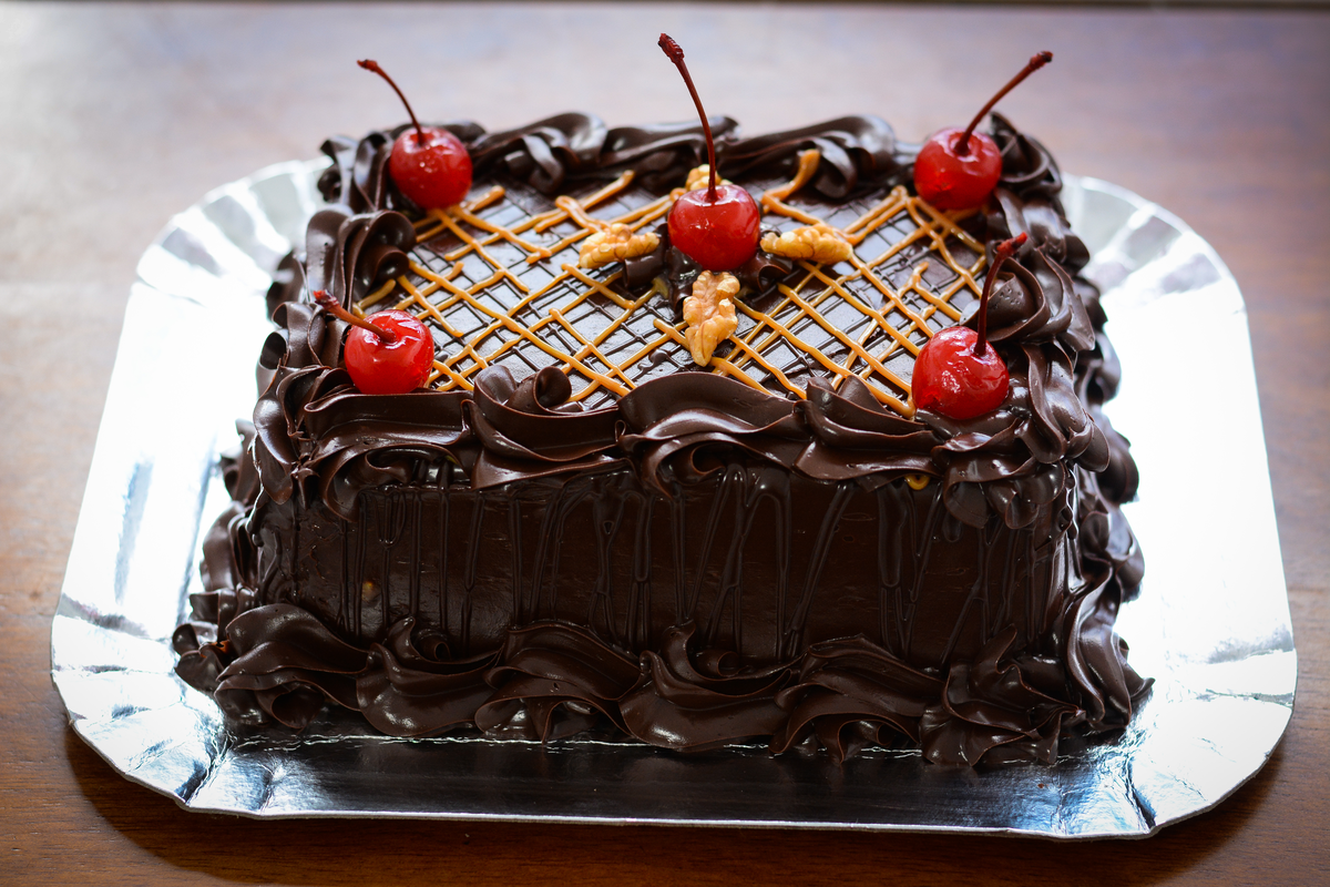 Bolo Doce de Leite com Nozes - Massa Preta 3 Kg